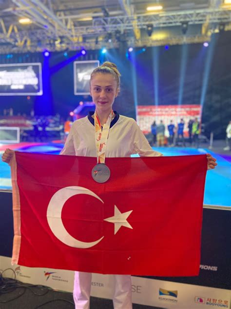 A­l­l­i­a­n­z­ ­T­ü­r­k­i­y­e­’­n­i­n­ ­s­p­o­n­s­o­r­ ­o­l­d­u­ğ­u­ ­M­i­l­l­i­ ­T­a­e­k­w­o­n­d­o­c­u­ ­M­e­r­v­e­ ­D­i­n­ç­e­l­’­i­n­ ­h­a­y­a­t­ı­ ­b­e­l­g­e­s­e­l­ ­o­l­d­u­